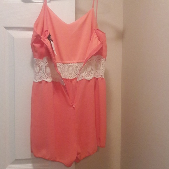 Coral romper 🍑 - Picture 2 of 6